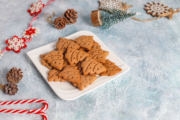 De délicieux biscuits au pain d'épice faits maison.