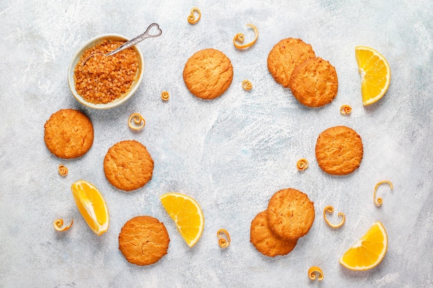 Photo gratuite délicieux biscuits aux zestes d'orange faits maison.