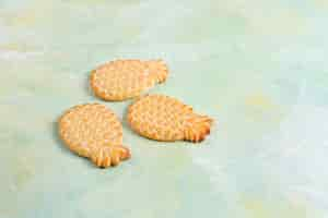 Photo gratuite de délicieux biscuits en forme d'ananas.