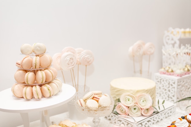 Delicieux Buffet Sucre Avec Cupcakes Candy Bar Photo Premium Delicieux Buffet Sucre Avec Cupcakes Candy Bar Photo Premium
