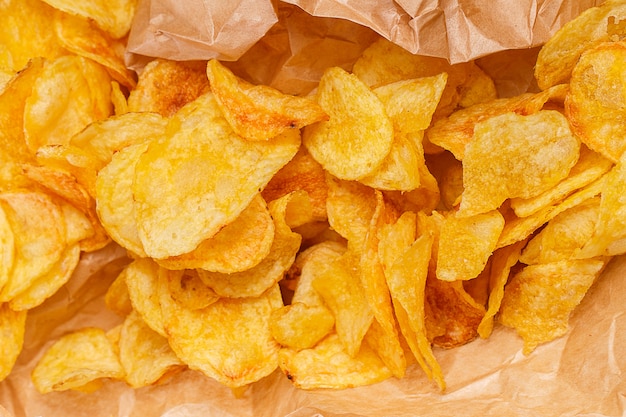 De délicieux chips sur la table