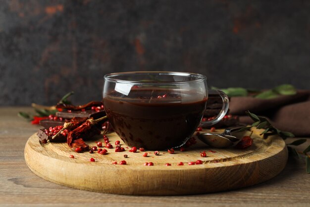 Délicieux chocolat alimentaire au poivre et chocolat chaud au poivre