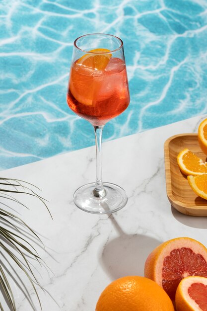 Délicieux cocktail italien avec fond réaliste