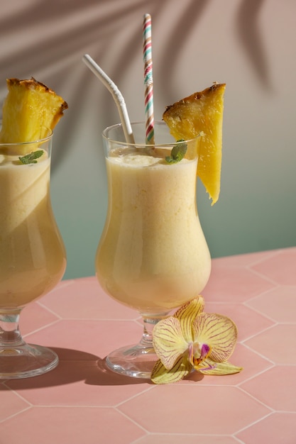 Photo gratuite délicieux cocktail pina colada