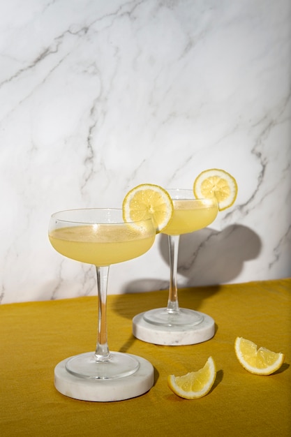 Délicieux cocktails daiquiri à angle élevé au citron