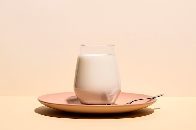 Photo gratuite délicieux concept de yaourt avec espace copie