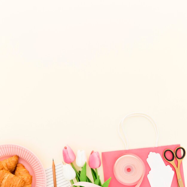 Délicieux croissant copieux pour le petit déjeuner