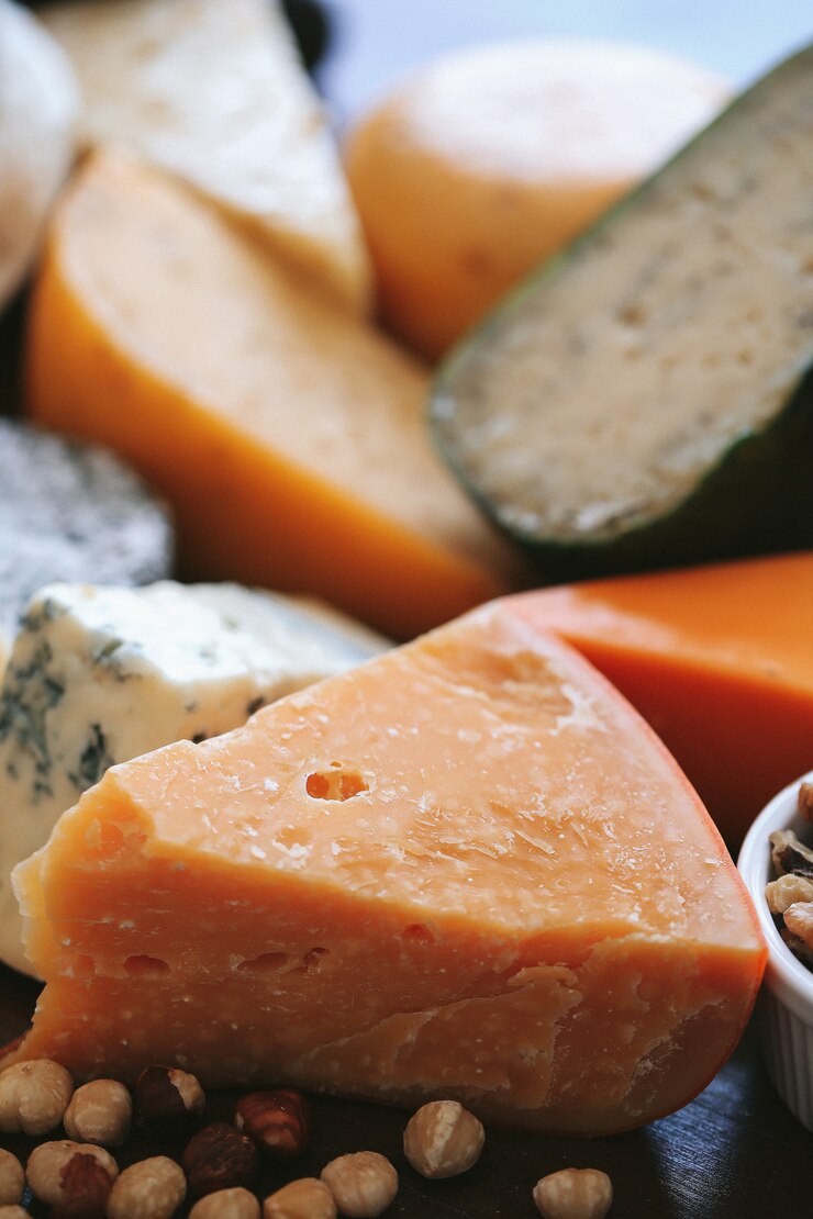 Photo gratuit un délicieux fromage sur la table.