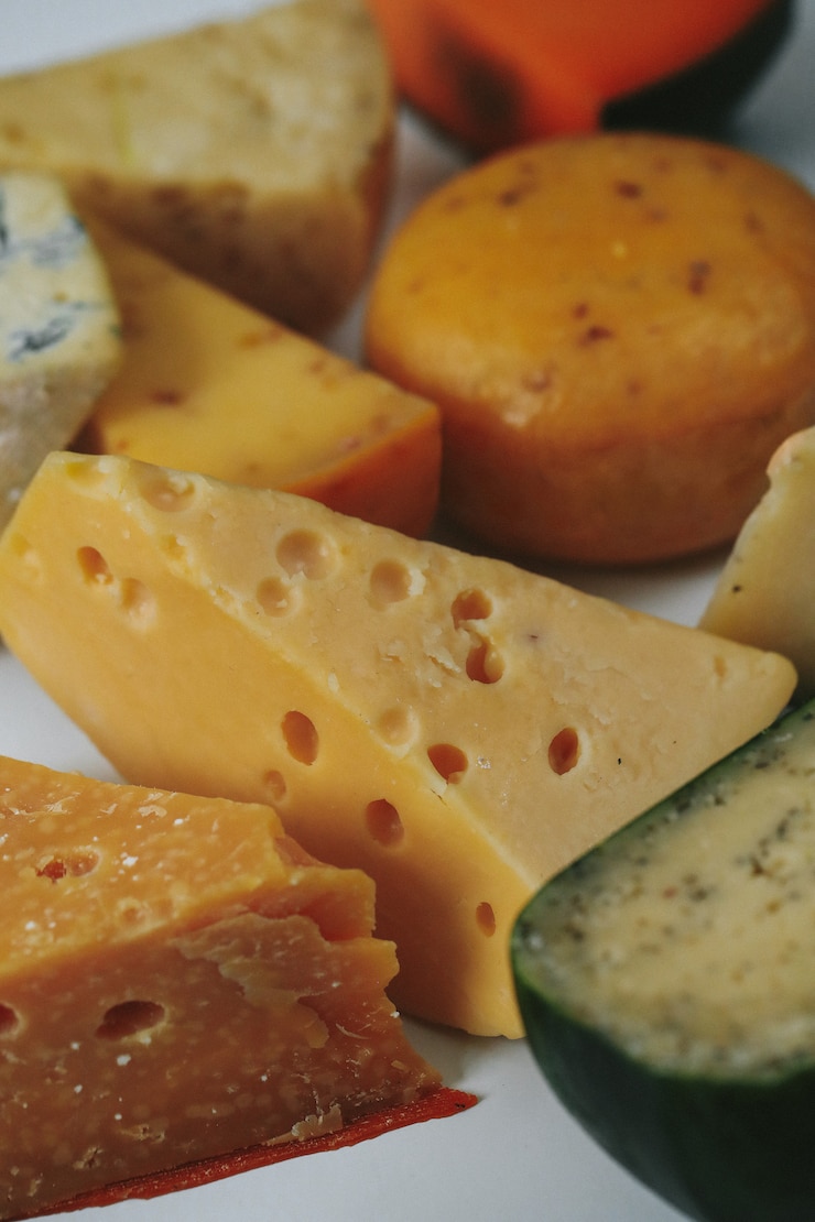 Photo gratuit un délicieux fromage sur la table.