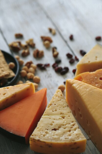 Délicieux fromage sur la table