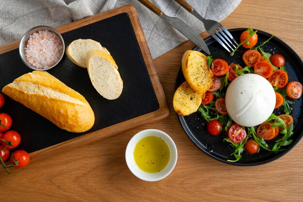 Délicieux fromage et tomates vue de dessus