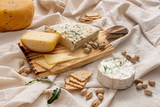 Délicieux fromages biologiques et noix