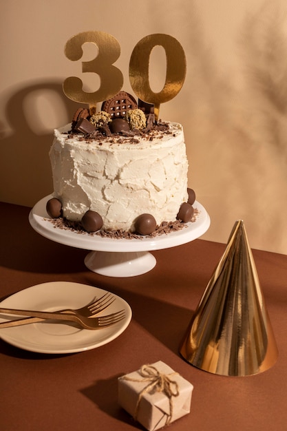 Photo gratuite délicieux gâteau d'anniversaire au chocolat