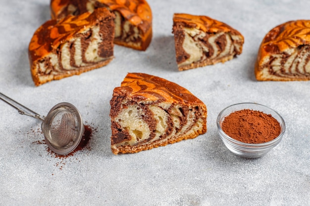 Délicieux gâteau au marbre zèbre fait maison.