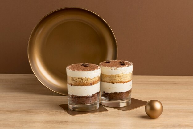 Délicieux gâteau dans un arrangement en verre