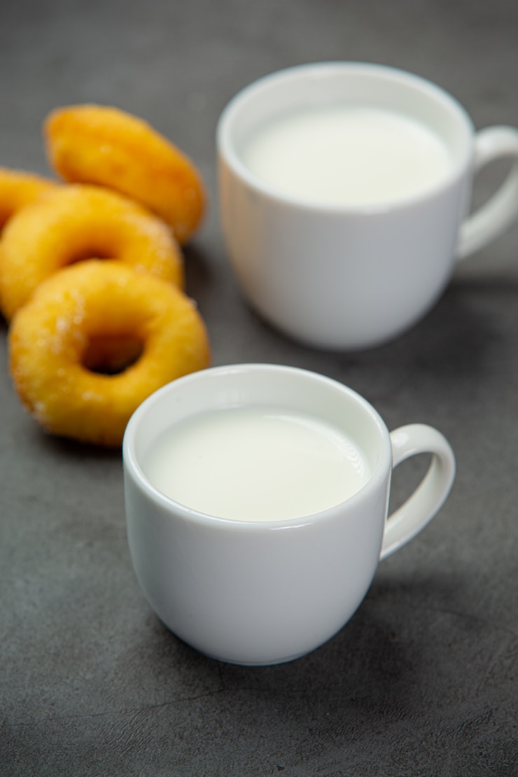 Photo gratuit délicieux lait frais dans un verre.
