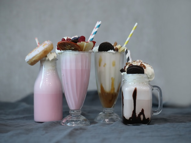 Photo gratuite délicieux milkshakes