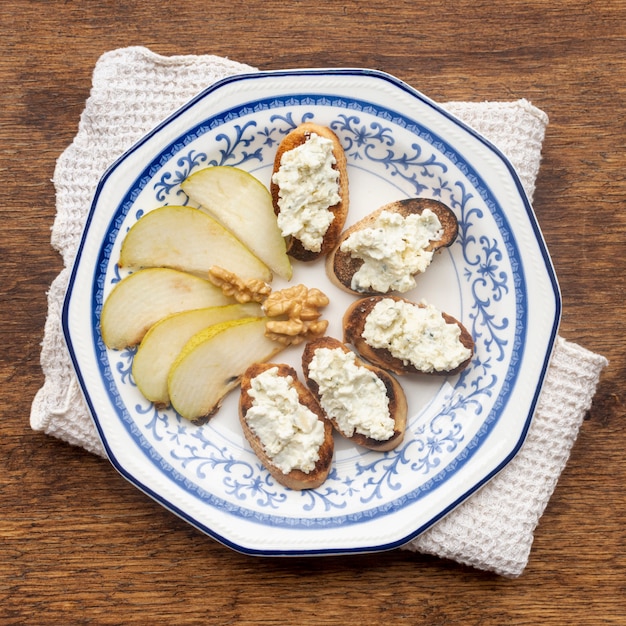 Photo gratuite délicieux pain au fromage sur une table