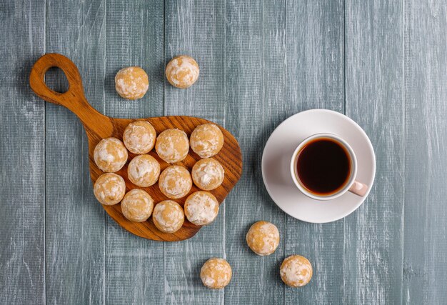 Délicieux pain d'épice russe traditionnel avec pomme, vue de dessus