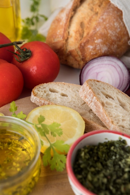 Délicieux Petit Déjeuner Sain Avec Du Pain Et Des Légumes