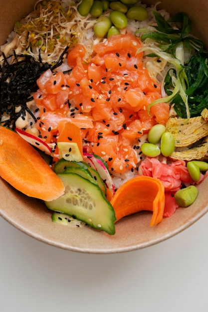 Photo gratuite délicieux plat de fruits de mer au saumon