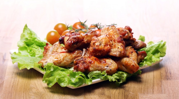 Délicieux poulet frit dans l'assiette