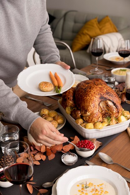 Délicieux repas servi le jour de Thanksgiving