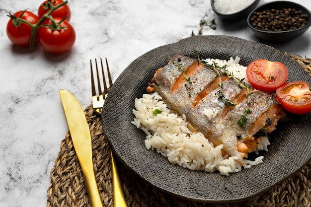 Photo gratuite délicieux repas de truite