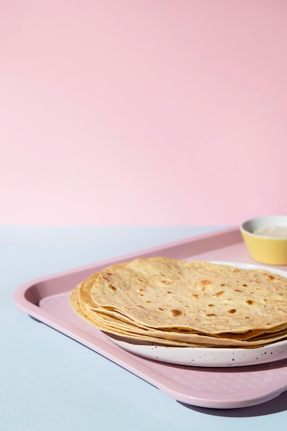 Photo gratuite délicieux roti indien avec espace de copie