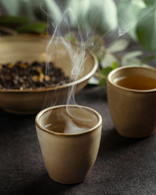 Photo gratuite délicieux thé chaud en tasse