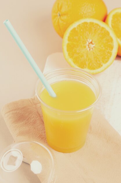 Délicieux verre de jus d'orange