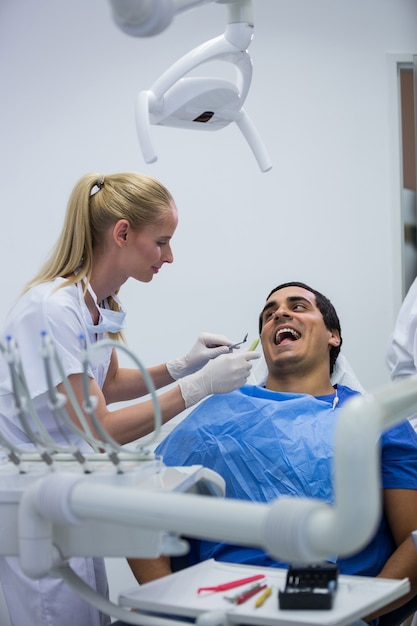 Photo gratuite dentiste, examiner, patient, outils