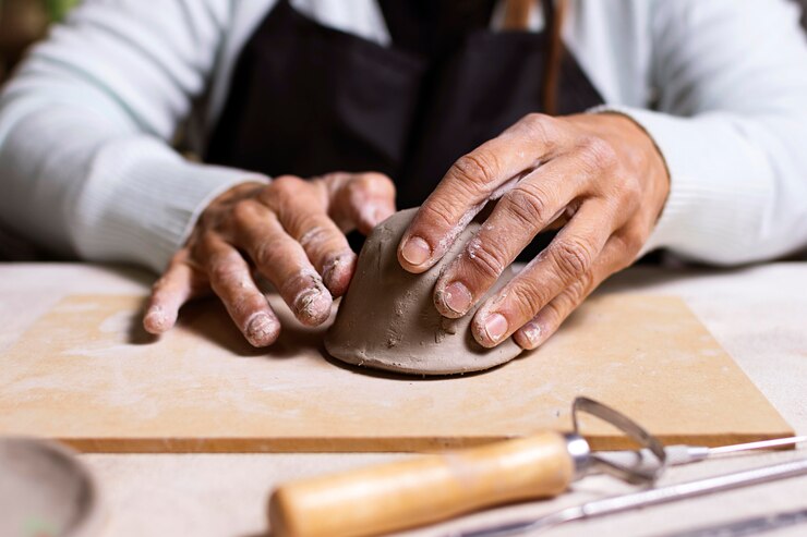 Photo gratuit dernières touches pour le pot