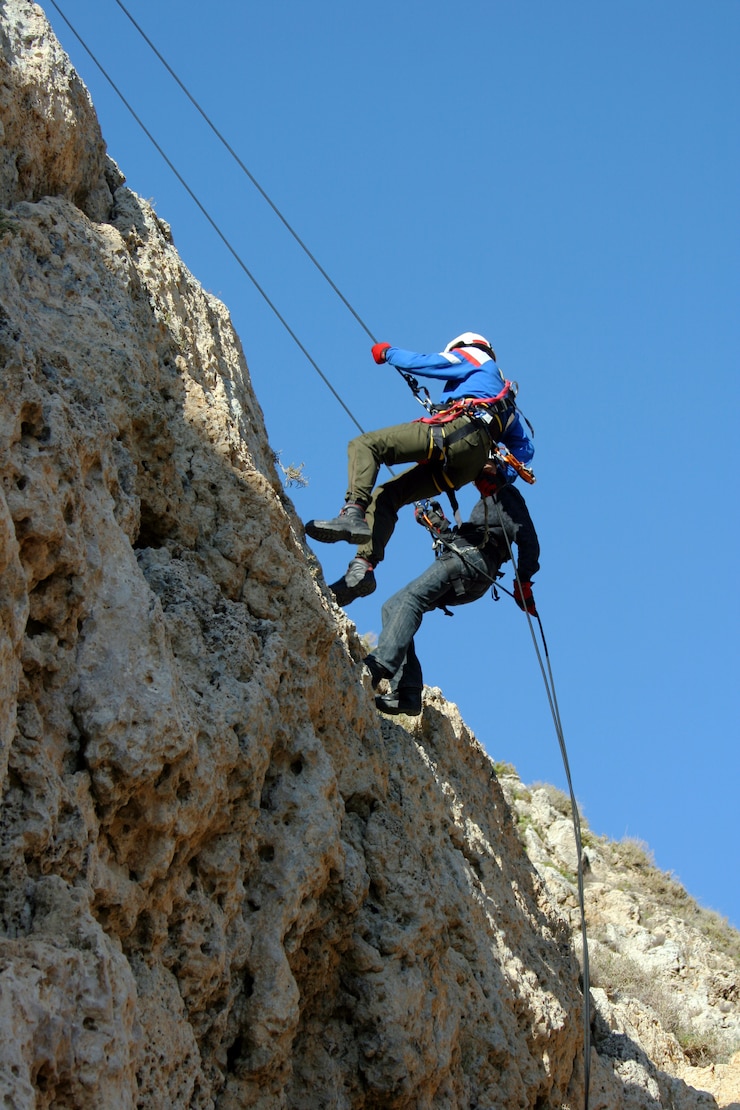 Photo gratuit descente en rappel