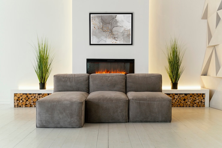 Photo gratuit design d'intérieur avec cadres photo et canapé confortable