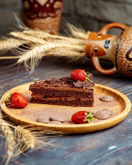 Dessert au chocolat aux fraises