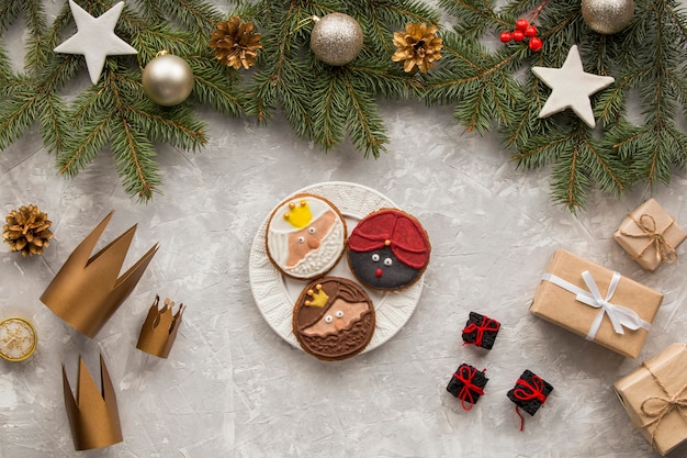 Photo gratuite dessert et cadeaux d'épiphanie faits maison