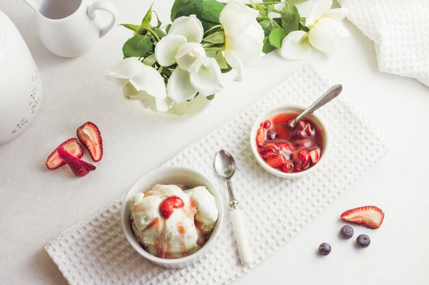 Dessert crème glacée à la fraise