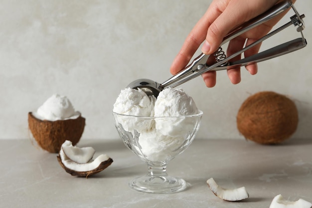 Photo gratuite dessert d'été glace à la crème glacée à la noix de coco