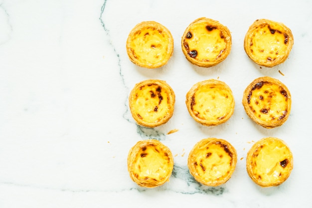 Dessert sucré avec oeuf à tarte