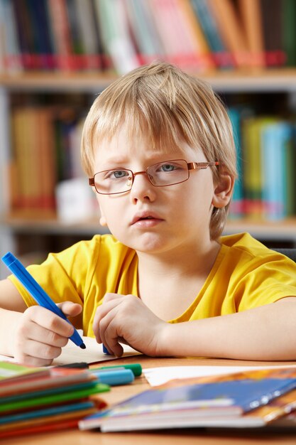 dessin dans la bibliothèque des enfants