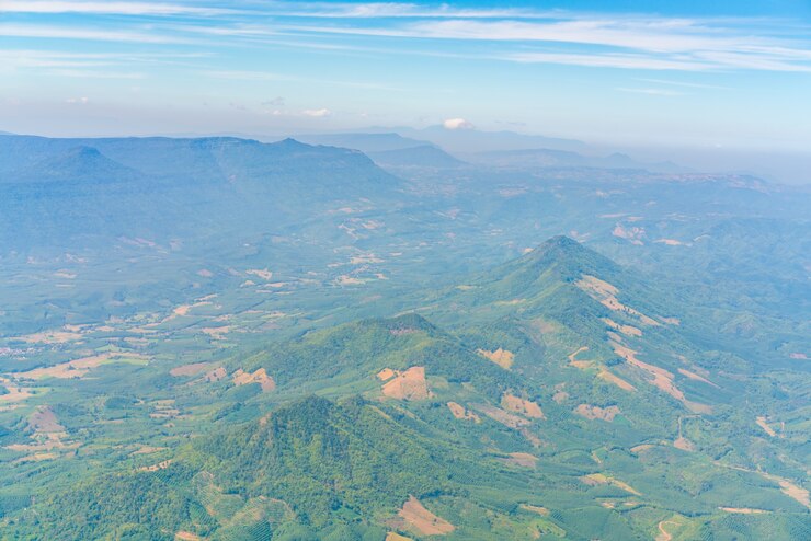 Photo gratuit dessus avions distance de vol colline