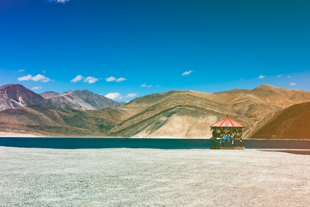 Destination de voyage indienne Lake Mountain Landscape