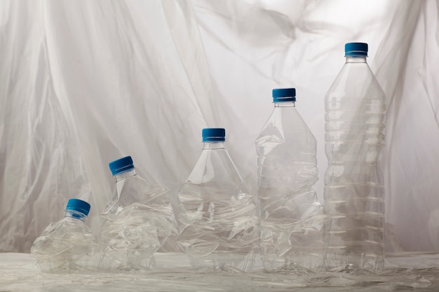 Détail des bouteilles en plastique pour le recyclage.