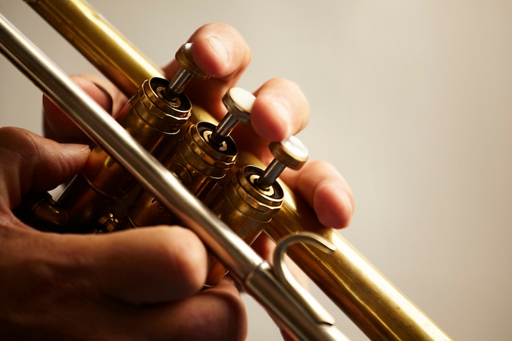détail d'un instrument de trompette en métal