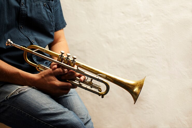 détail d'un instrument de trompette en métal