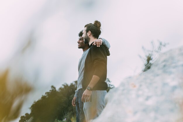 Deux amis dans les montagnes