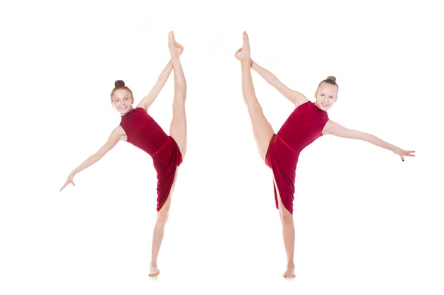 Deux filles de danseuses se séparant debout