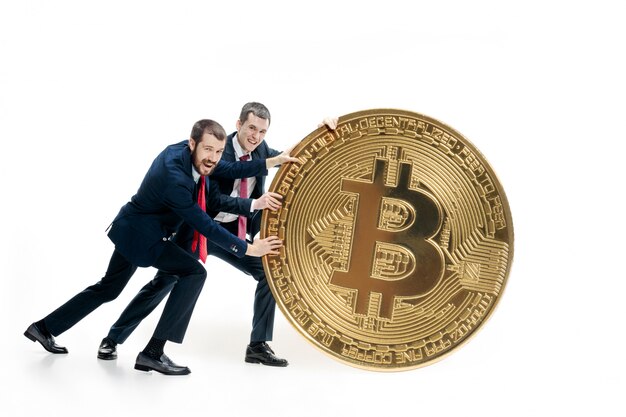 Deux, hommes affaires, tenue, bitcoin