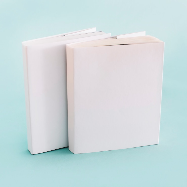 Photo gratuit deux nouveaux livres dans des wrappers